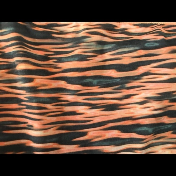 Lululemon Speed Shorts - Tiger Water, Size 4 - Picture 3 of 4